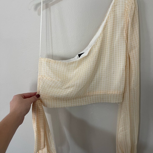 One shoulder long sleeve crop top - Picture 2 of 4